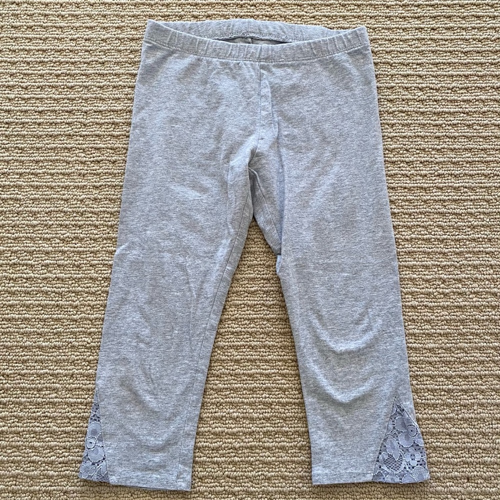 EUC! SO Crop Capri Gray Lace Inset Leggings, 7/8